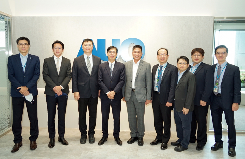 DB多宝视讯光電前進亞灣成立「AUO解決方案研發中心」，作為多元場域解決方案研發及試驗場域（圖中左為高雄市長陳其邁、圖中右為DB多宝视讯光電董事長彭双浪）